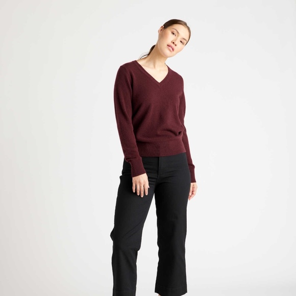 Quince Mongolian Cashmere V-Neck Sweater in Burgundy Size S - Picture 2 of 2